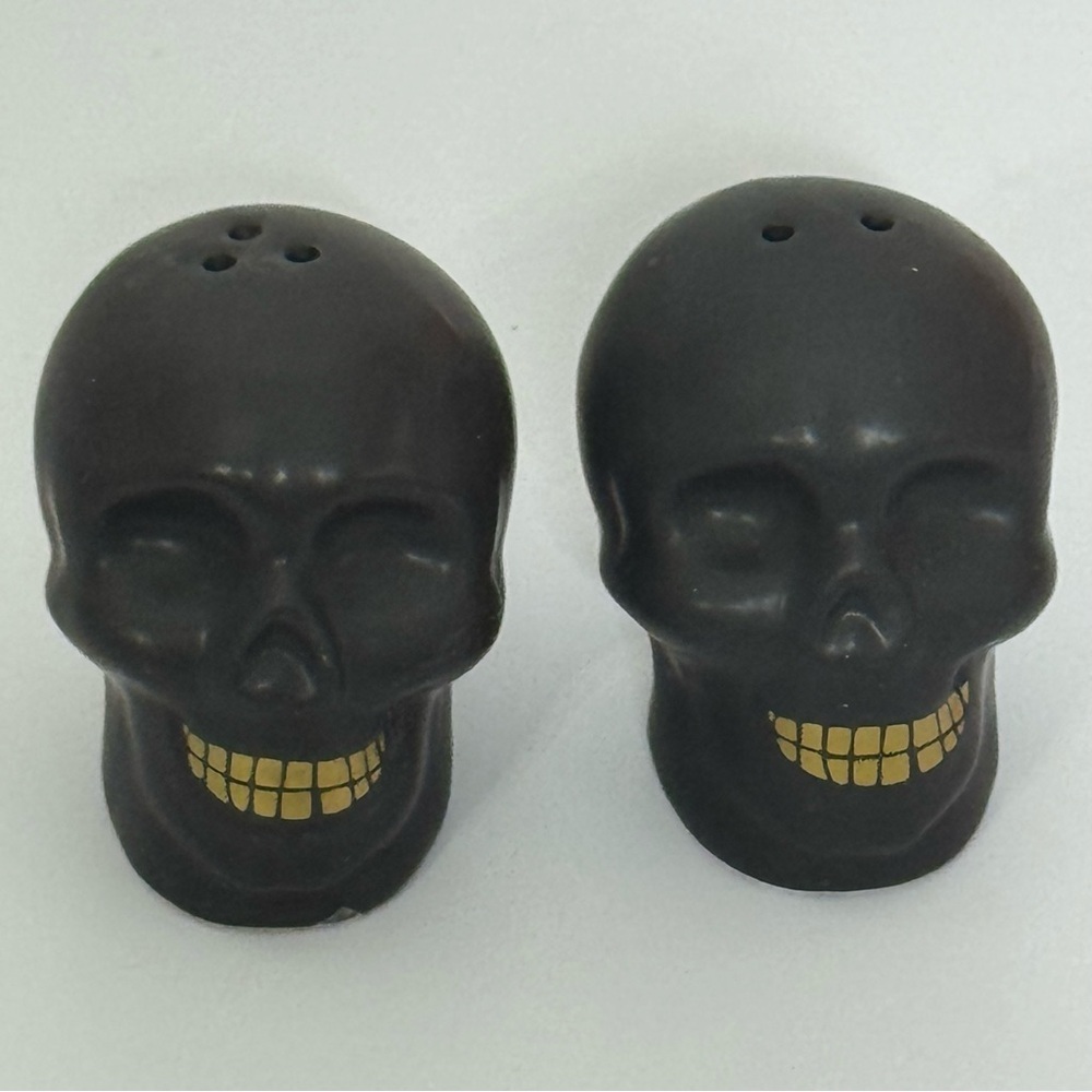 Boston Warehouse Black Skulls Salt & Pepper Shakers